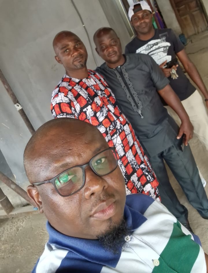 Representatives of the MBHS 1995 Set on Condolence visit